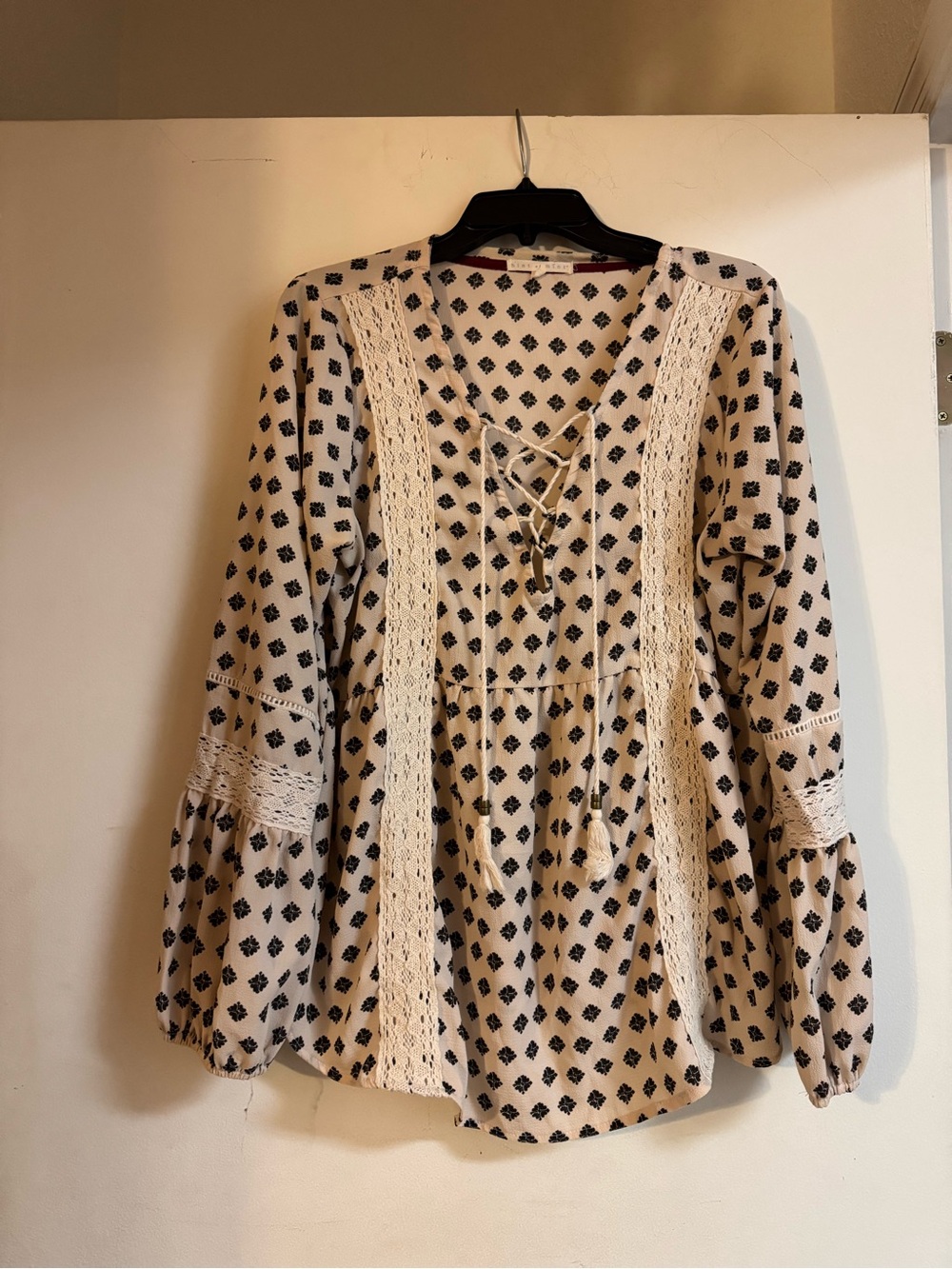 hint of mint Cream Lace-Trim Peasant Blouse with Black Diamond Print